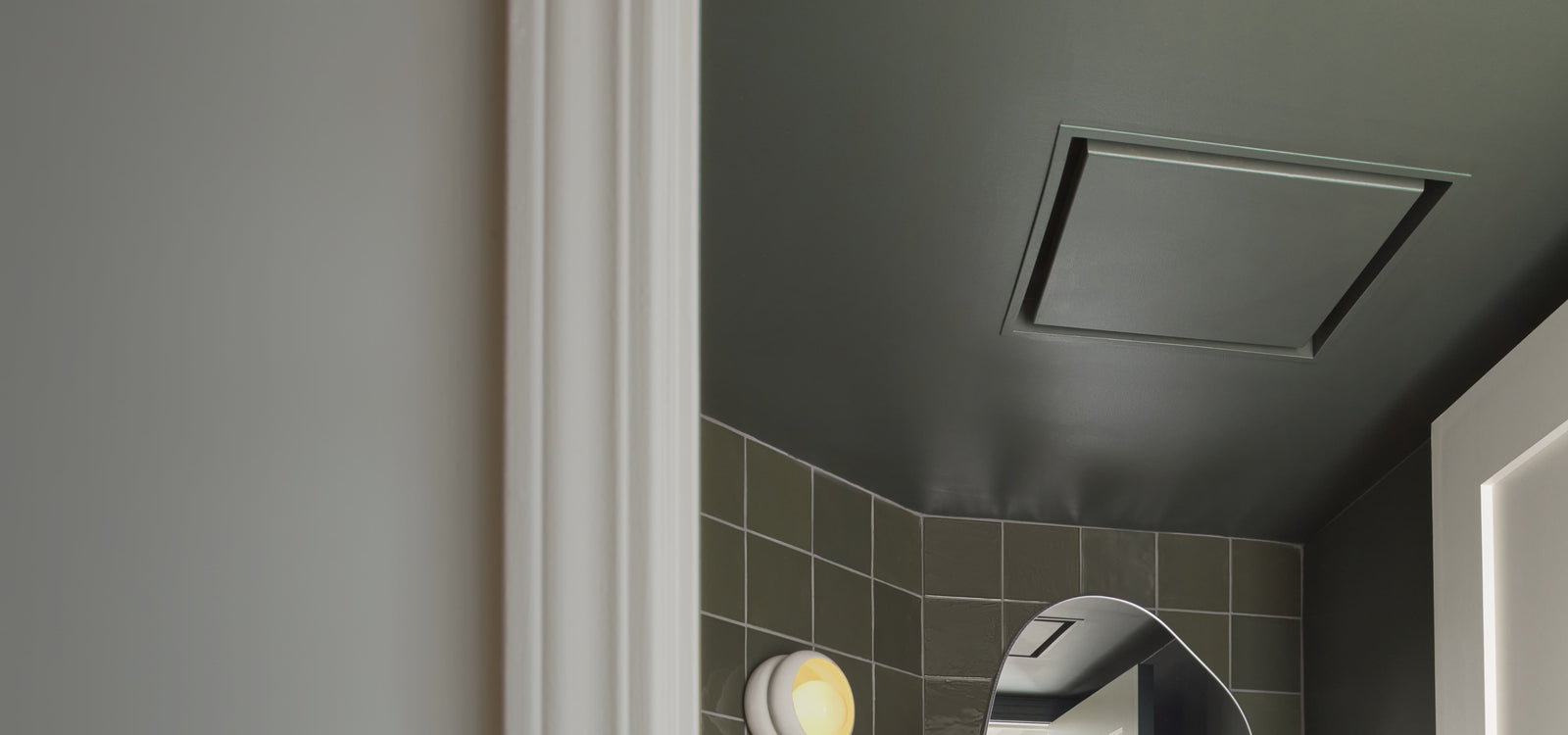 Modern bathroom ceiling with flush-mounted exhaust vent